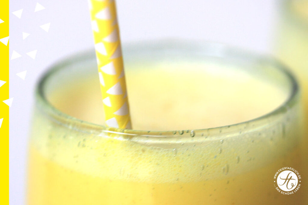 Gute-Laune-Ananas-Ingwer Smoothie - feiertäglich foodblog