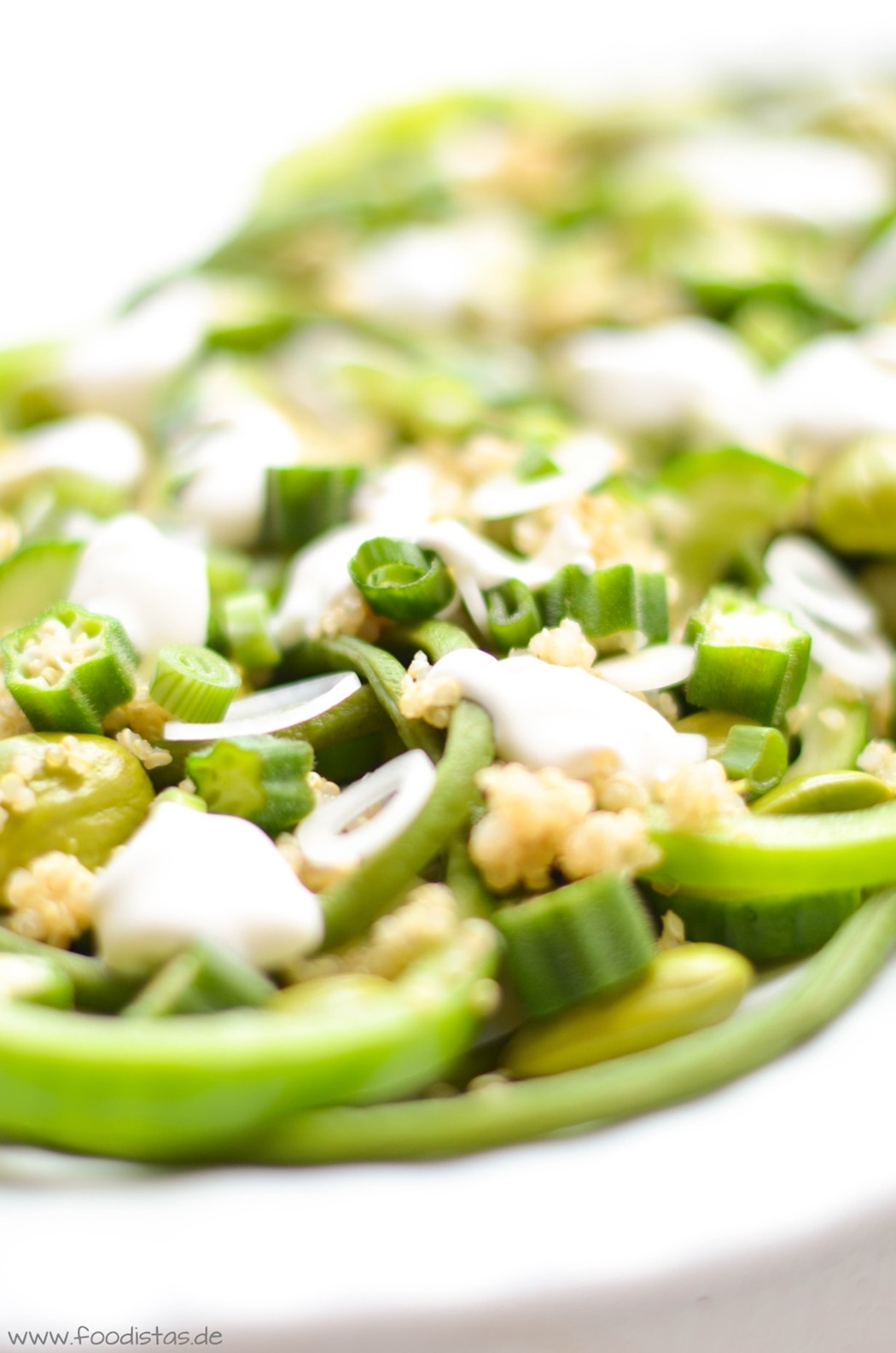 #SuperfoodSamstag mit einem Rezept für einen grünen Superfood-Salat mit Quinoa von den Foodistas | #feiertaeglich