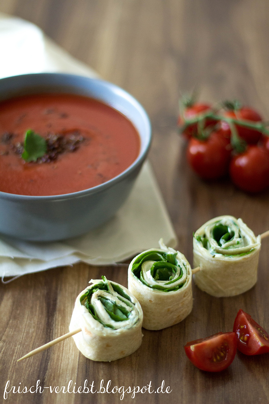 Vegane Tomatensuppe mit Quinoa und Wrap-Spieß von Frisch verliebt zum #superfoodsamstag von feiertäglich