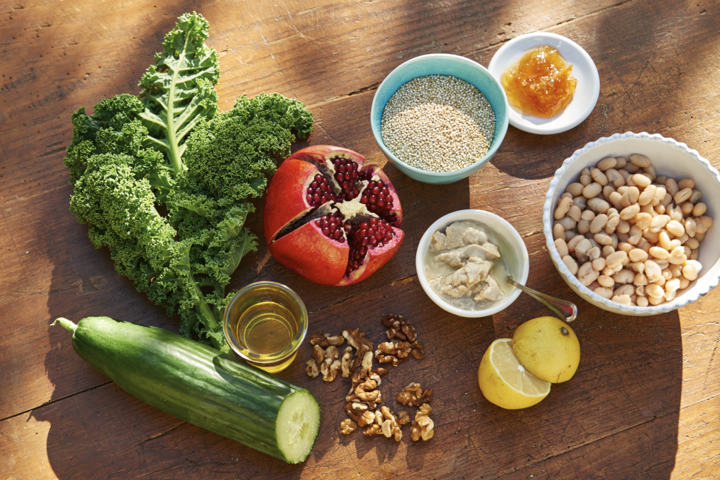 Superfoods-Salat mit Grünkohl, Quinoa und Granatapfel von eatsleepgreen zum #SuperfoodSamstag auf feiertäglich.de