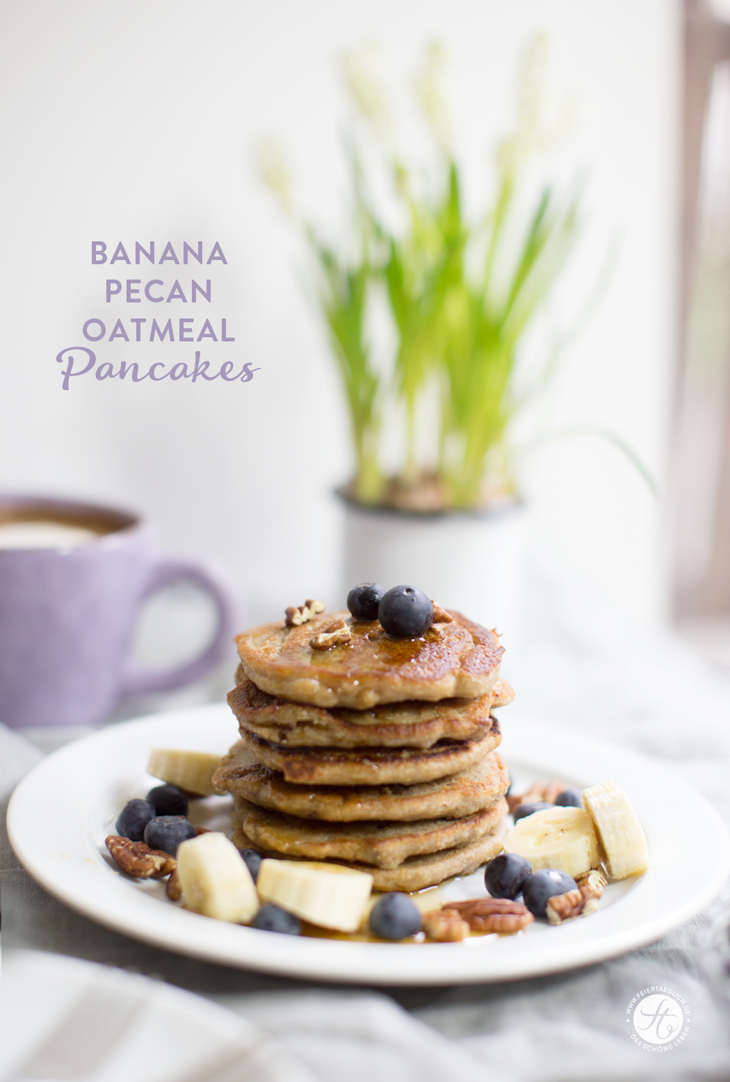 Banana-Oatmeal Pancakes mit Pekannüssen und Blaubeere, vegan und glutenfrei | Rezept von feiertäglich.de
