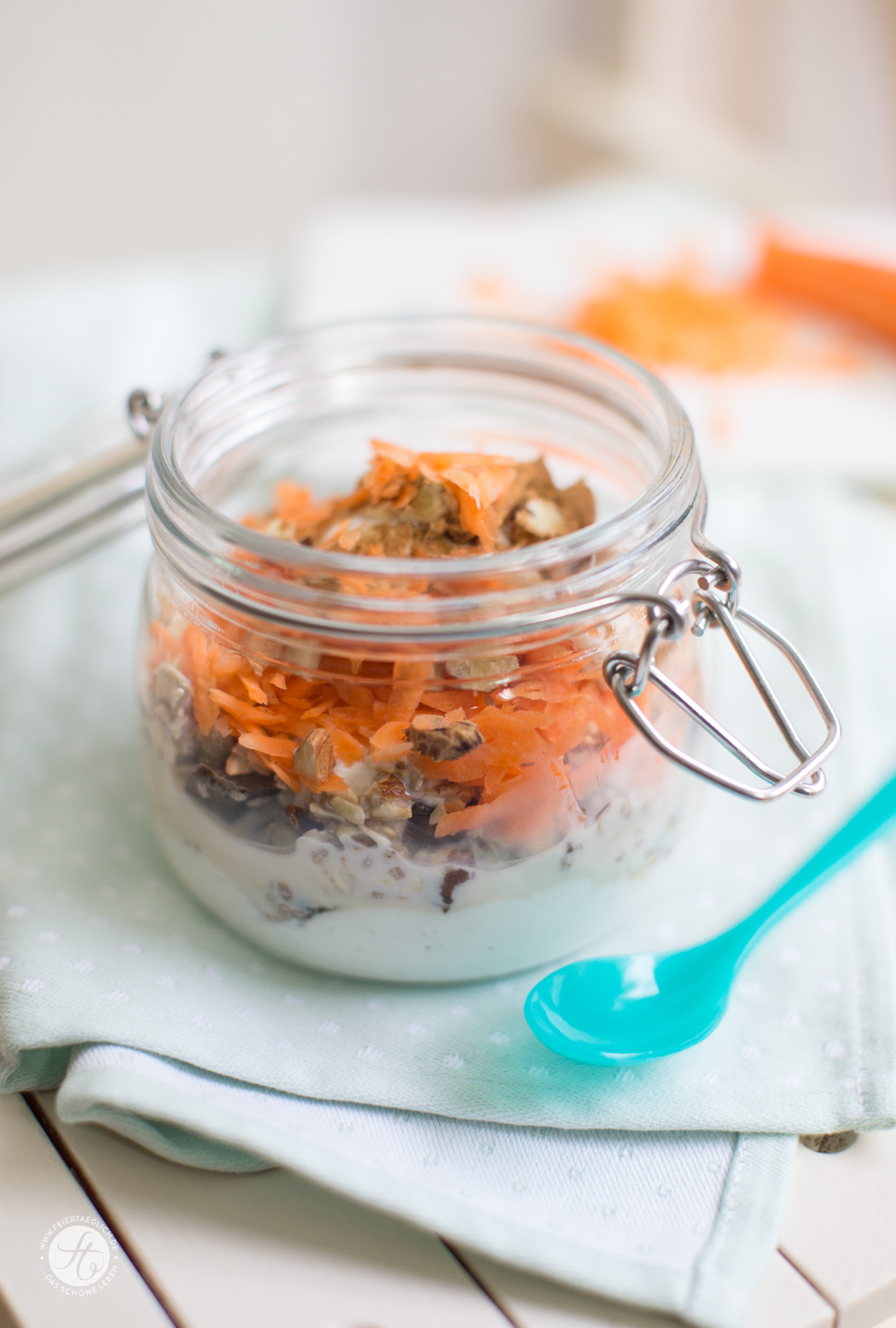 Carrot-Cake-Muesli - gesunder Karottenkuchen zum Frühstück to go | Rezept von feiertäglich.de