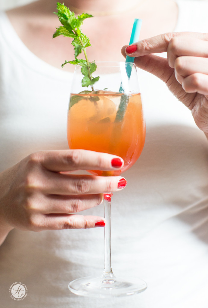 Aperol Lemon Spritz Sommerdrink, schnell gemixt