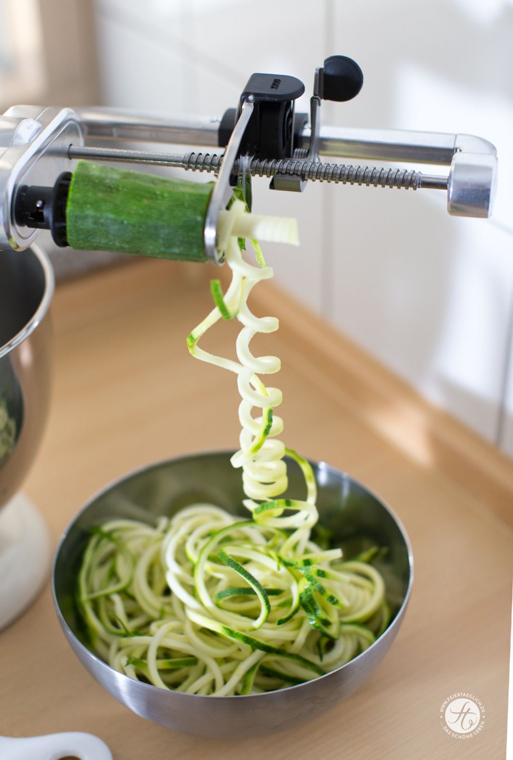 Zoodles (Zucchini-Nudeln), low-carb, gesund, einfach & lecker, Spiralschneider für die KitchenAid von Hagen Grote