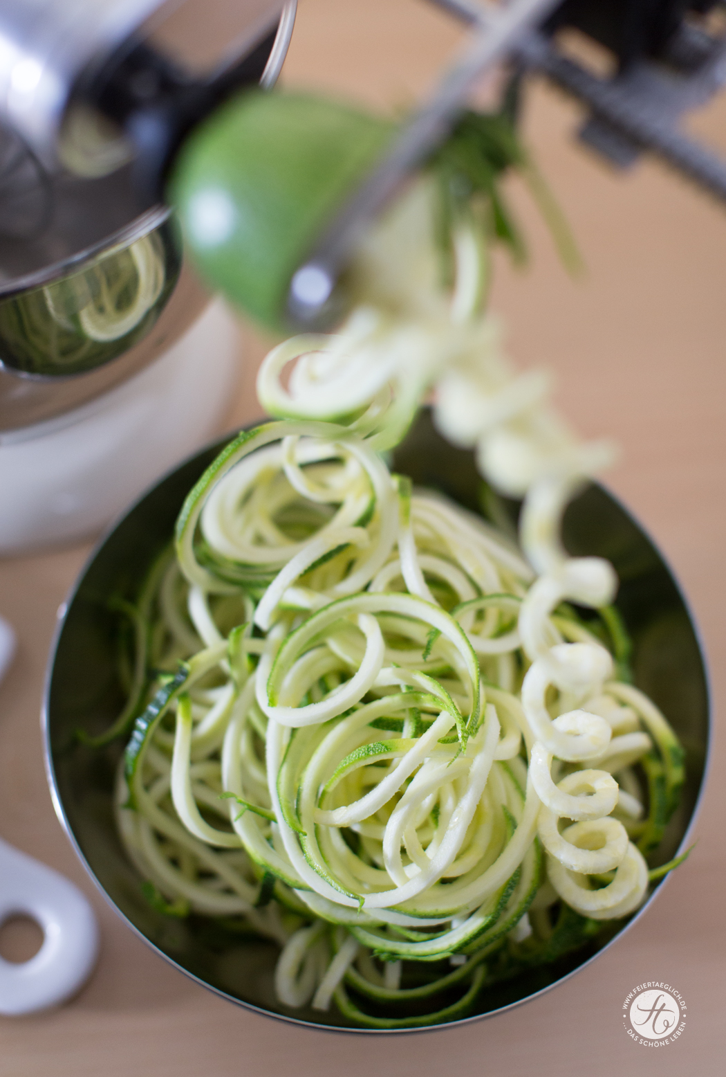 Zoodles (Zucchini-Nudeln), low-carb, gesund, einfach & lecker, Spiralschneider für die KitchenAid von Hagen Grote