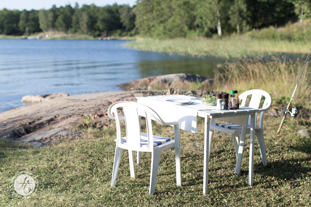 Gedeckter Tisch am Wasser, Archipelago Schweden