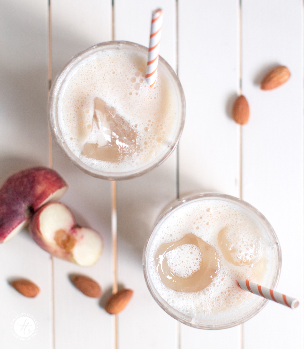 White Almond Peachy mit Amaretto | Rezept zum #happyfizzyfriyay von feiertäglich.de