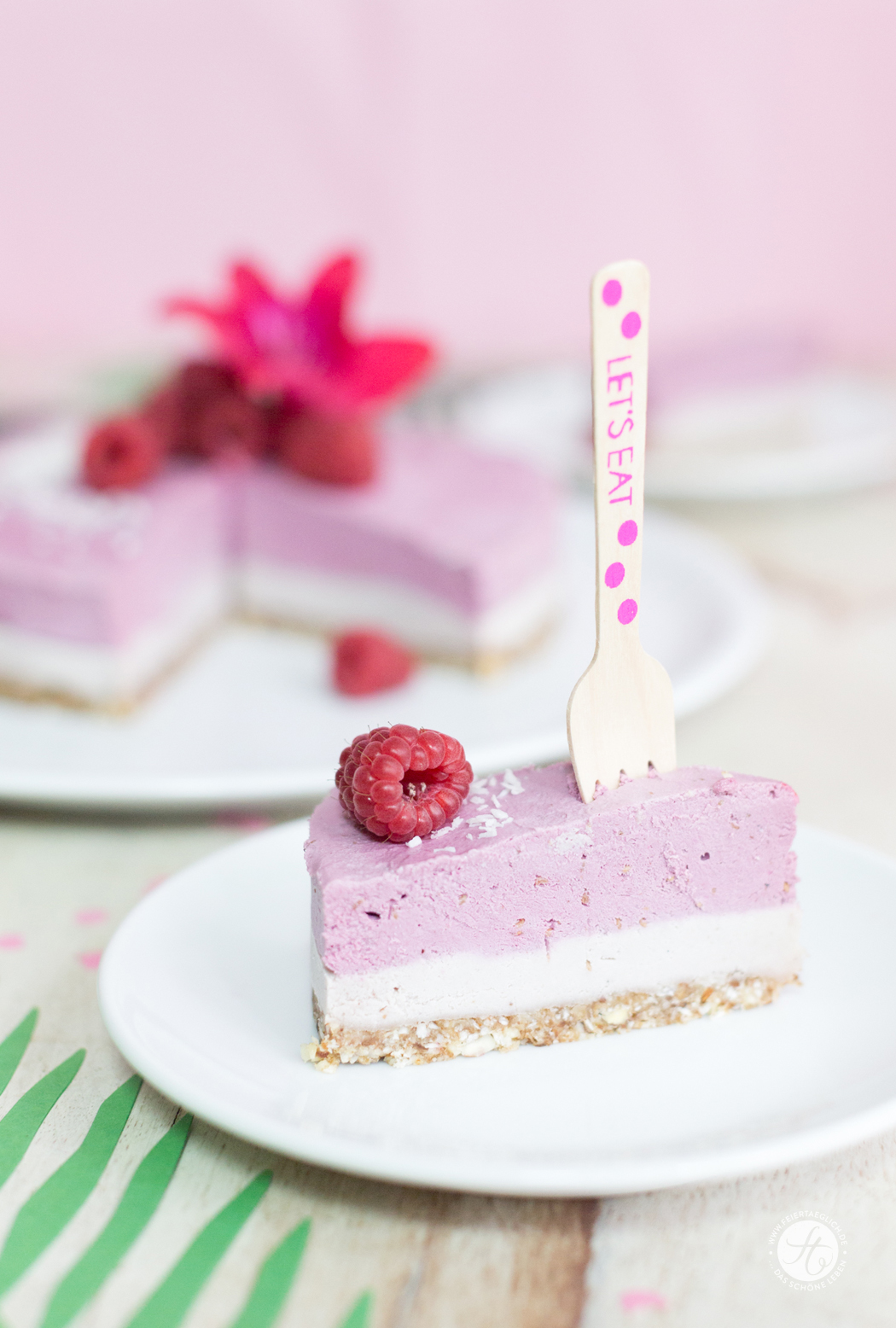HappyMottoparty Flamingo, Raw Cashew Raspberry Cheesecake