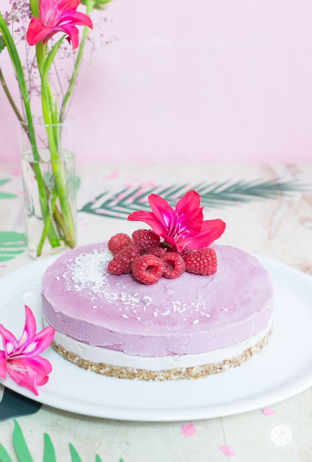 Raw Raspberry Cashew Cheesecake (vegan, glutenfrei, zuckerfrei), Rezept zur Flamingo-Motto-Party #happymottoparty