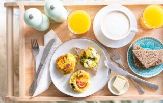 Frühstück im Bett mit dreierlei Mini Omeletts aus der Muffinform, (mit Zassenhaus)