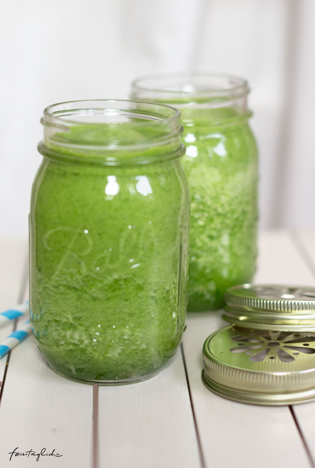 Grüne Energie Smoothie, Rezept für grünen Smoothie mit Grünkohl, Ananas, Apfel, Sellerie und Matcha