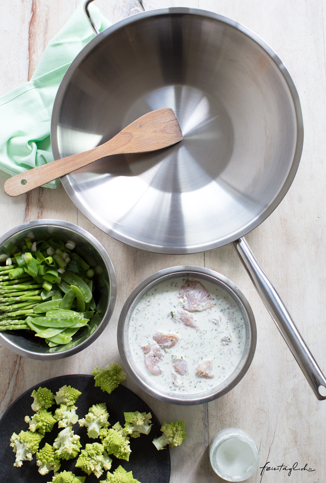 Grünes Zitronengras-Hühnchen-Curry und ein paar Tricks zum Kochen im Wok, Zubereitung