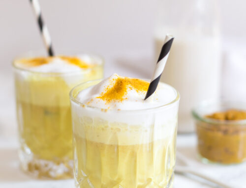 Macht glücklich: Goldene Milch – (Iced)-Kurkuma-Latte, Rezept für selbst gemachte KurkumaPaste und Rabatt auf elektrischen Milchaufschäumer für Euch