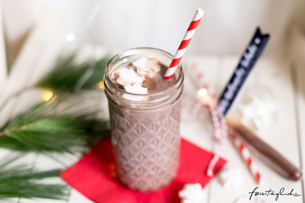 Geschenke aus der Küche: Heiße Weihnachts-Schokolade mit Marshmallow-Sternchen & Free-printable-Labels zum Ausdrucken