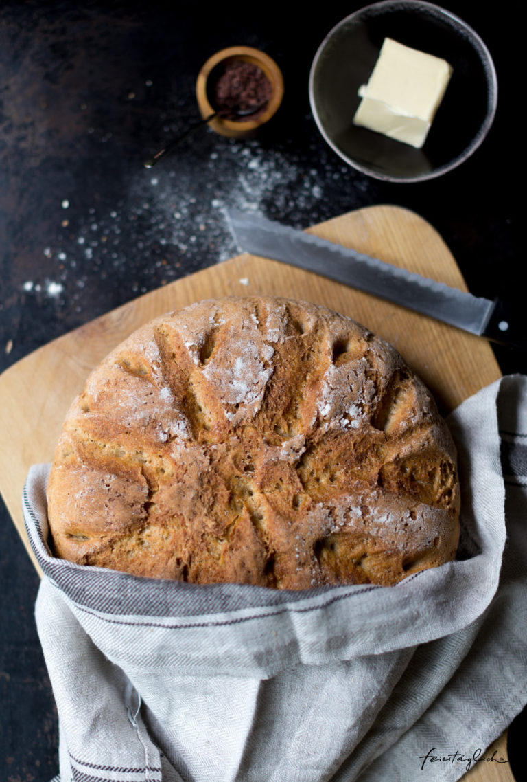 Buttermilch-Dinkel-Brot Mit Knuspriger Kruste, Im Topf Gebacken ...