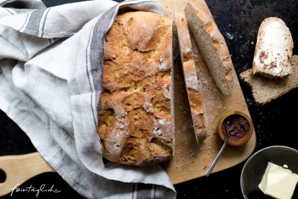 Buttermilch-Dinkel-Brot Mit Knuspriger Kruste, Im Topf Gebacken ...