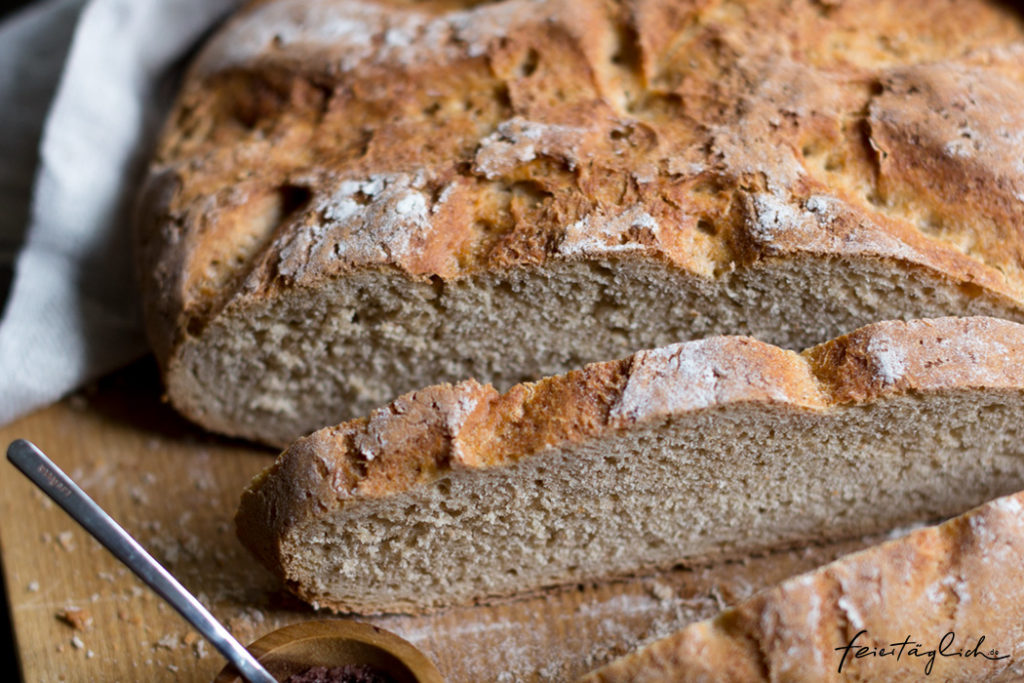 Buttermilch-Dinkel-Brot Mit Knuspriger Kruste, Im Topf Gebacken ...