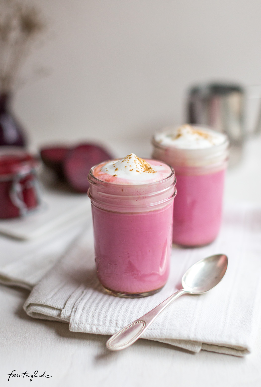 Pink Latte (Rezept mit Rote Beete, Ingwer, Kurkuma & Zimt)