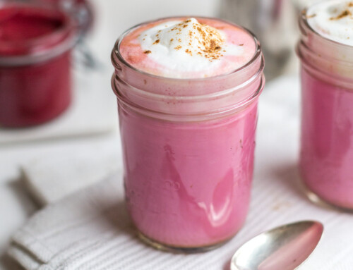 Pink Latte (mit Rote Beete, Ingwer, Kurkuma & Zimt) für deine kleine rosarote Auszeit