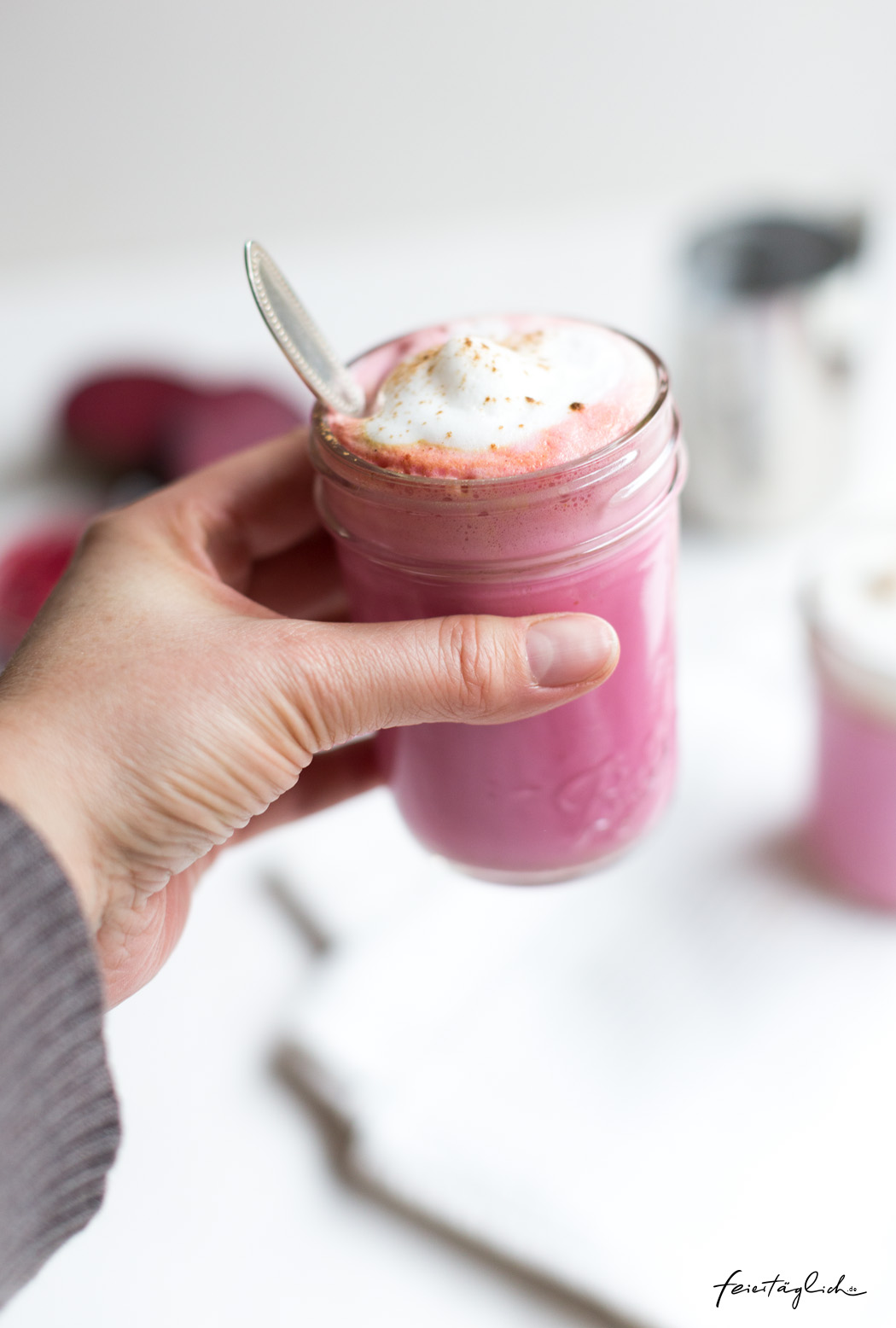 Pink Latte (Rezept mit Rote Beete, Ingwer, Kurkuma & Zimt)