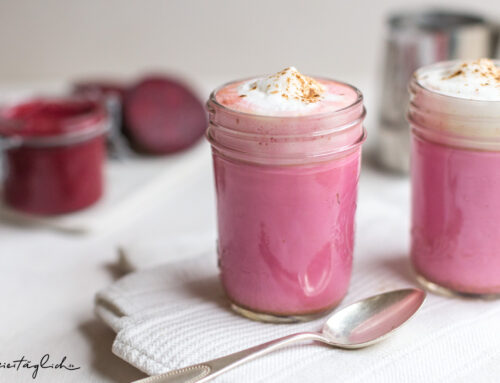 Pink Latte (mit Rote Beete, Ingwer, Kurkuma & Zimt) für deine kleine rosarote Auszeit
