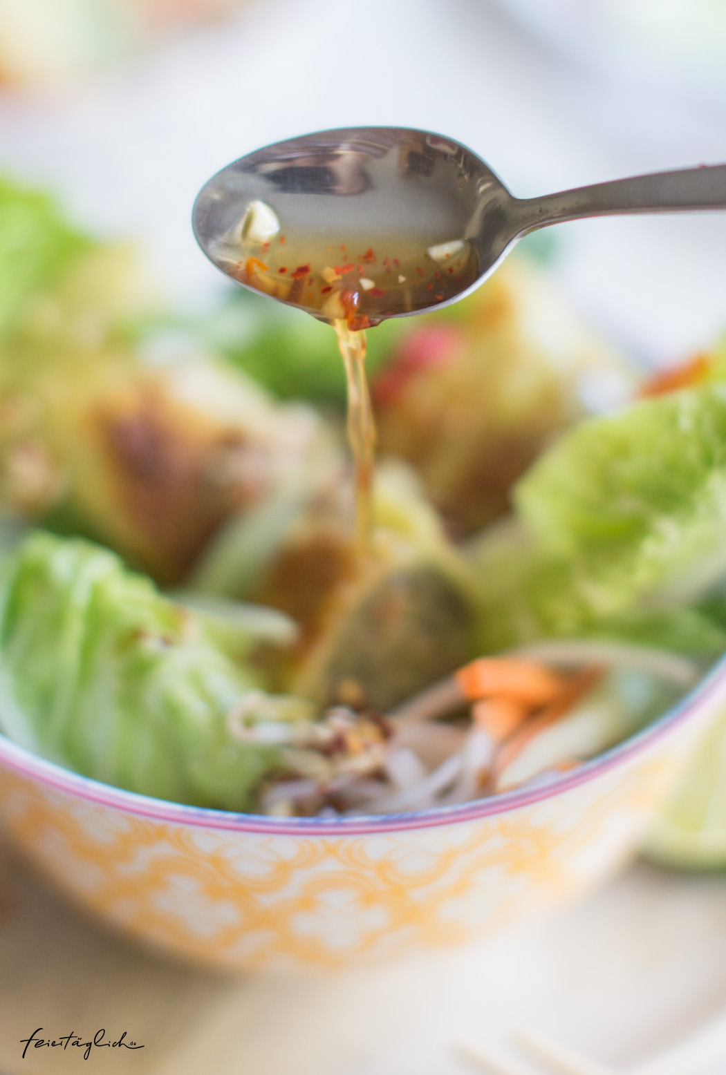 Vietnamesische Bun Bo mit Maultaschen, Rezept für einen leckeren Glasnudelsalat in der Bowl