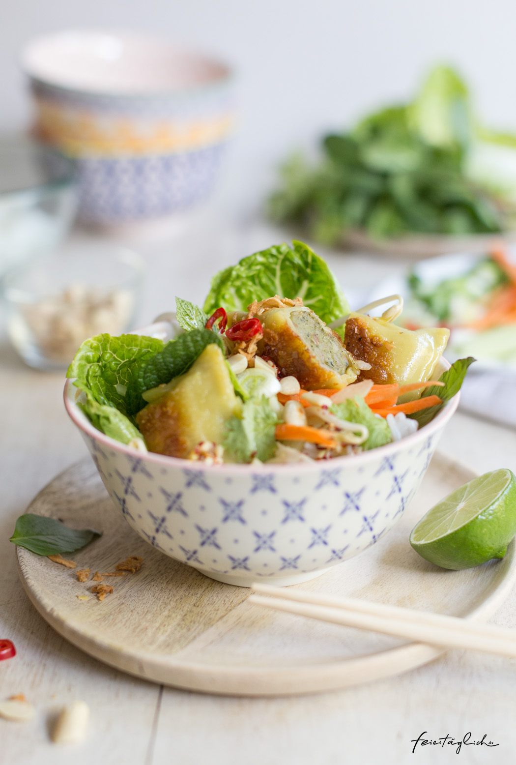 Vietnamesische Bun Bo mit Maultaschen, Rezept für einen leckeren Glasnudelsalat in der Bowl