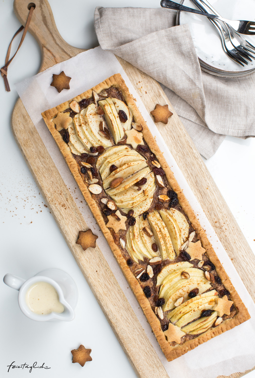 Bratapfel-Tarte mit Mandelcreme & Rumrosinen, Lieblingsrezept für die Adventszeit