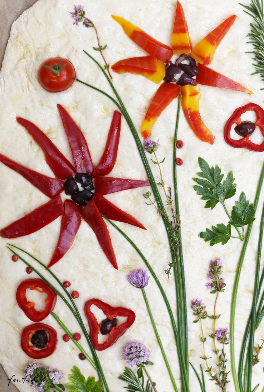 Focaccia mit Blumen, der Foodtrend #focacciagarden – ein Rezept für eine fabelhafte Focaccia mit Sauerteig