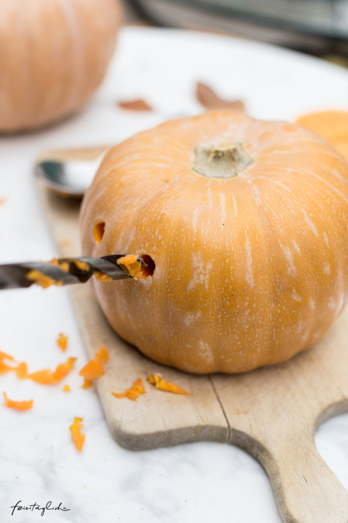 Kürbis Schnitzen, Stimmungsvolle Kürbis-Lichter – ein Herbst DIY, Kürbis-Laternen, Dekoration zu Halloween