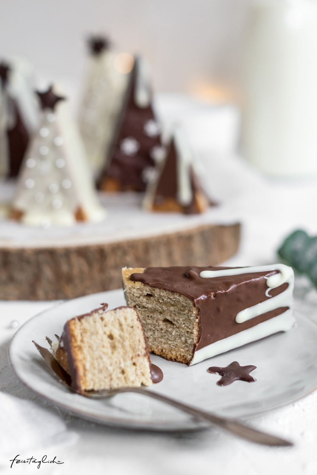 Weihnachtliche Tannenbaum-Baumkuchen mit feinen Weihnachtsgewürzen und ...