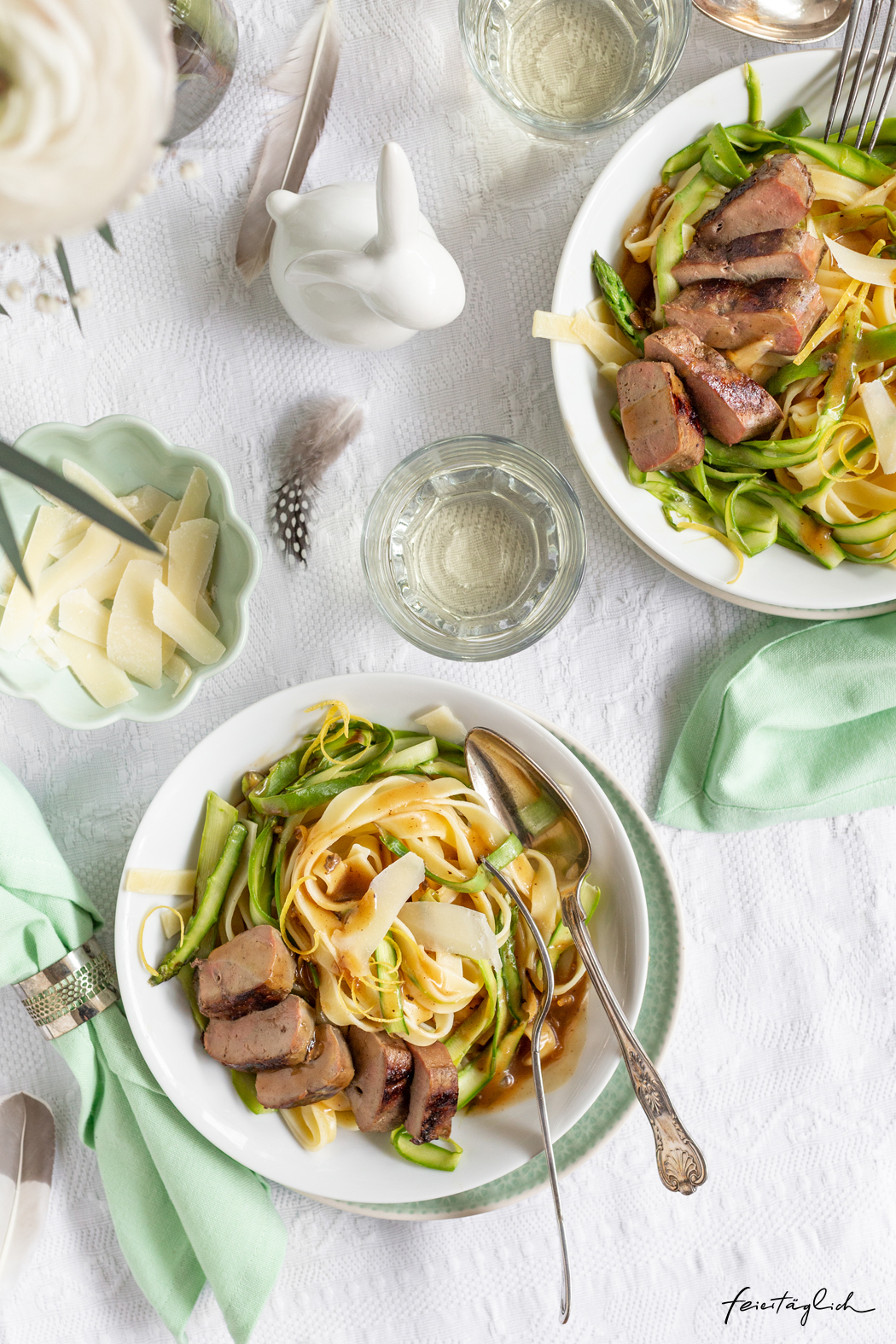 Gebratene Kalbsleber auf Spargel-Tagliatelle mit zitroniger Sauce ...