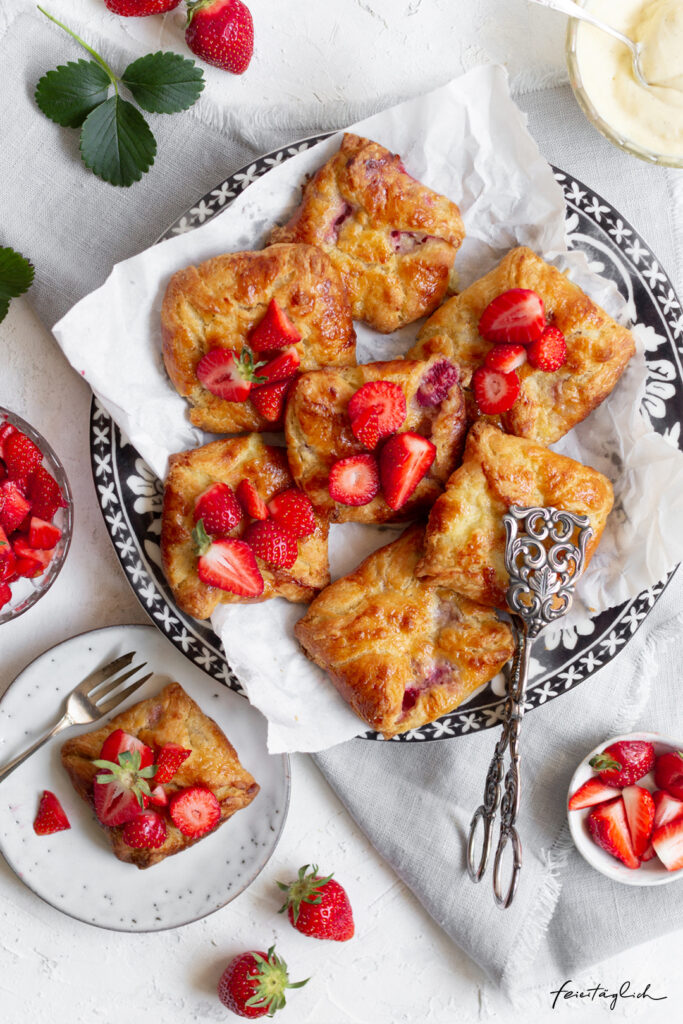 Dänisches Plundergebäck mit Erdbeeren und Vanillecreme, Rezept mit genauer Anleitung