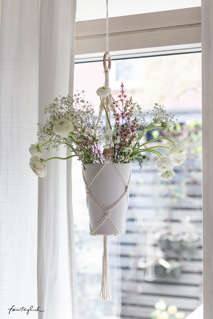 Makramee Blumenampel einfach selbstgemacht – DIY Flower-Hanging