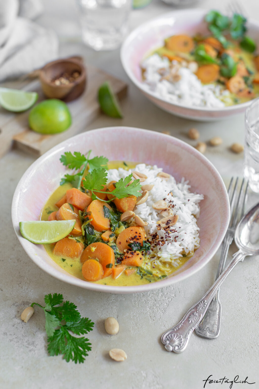 Karotten-Süßkartoffel-Erdnuss-Curry mit Spinat – ein einfaches veganes ...