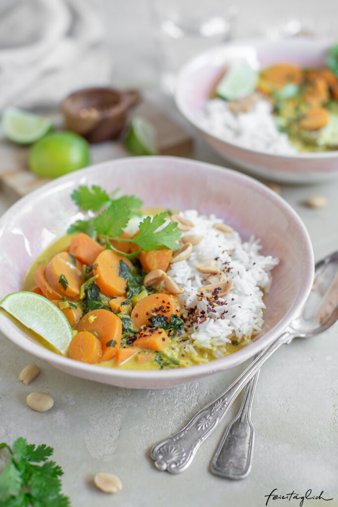 Karotten-Süßkartoffel-Erdnuss-Curry – einfaches vegetarisches Wohlfühlessen