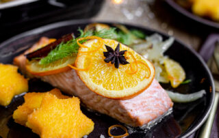 Orangen-Lachs mit Gewürzbutter und Fenchel aus dem Ofen dazu Polenta Sterne