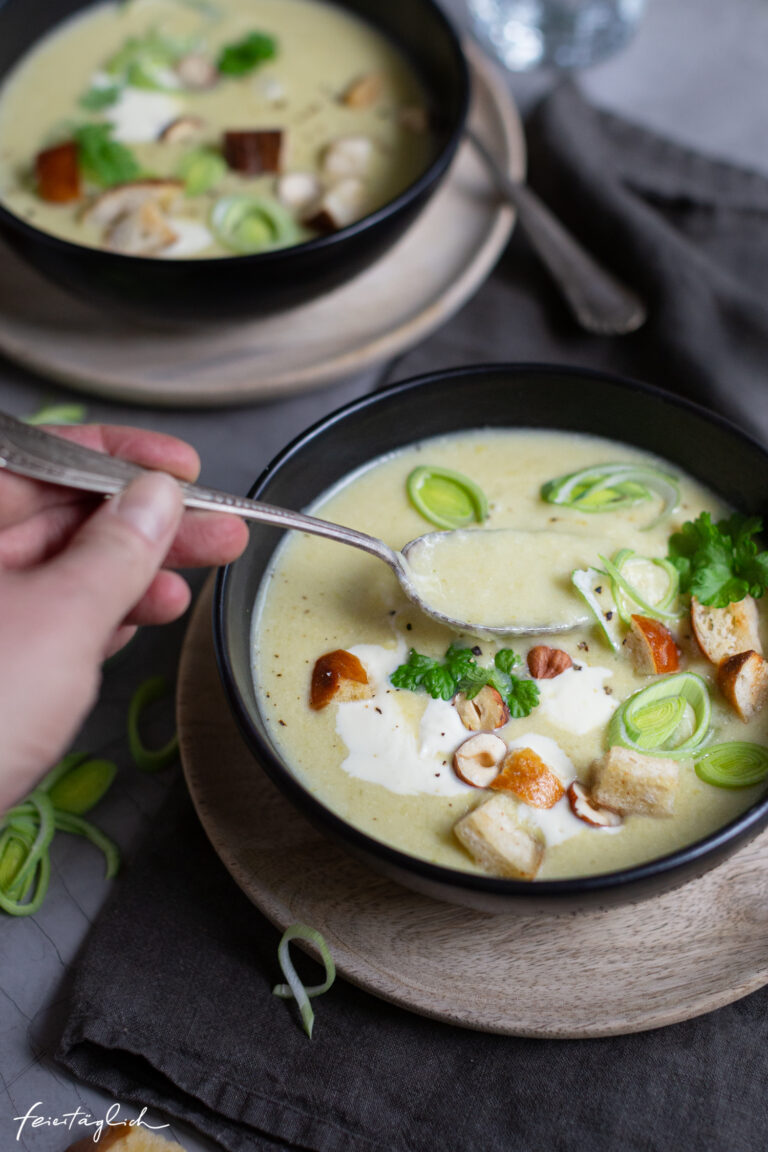 Wohlfühlsuppe: Frischkäse-Lauchcremesuppe mit Laugen-Croûtons und ...