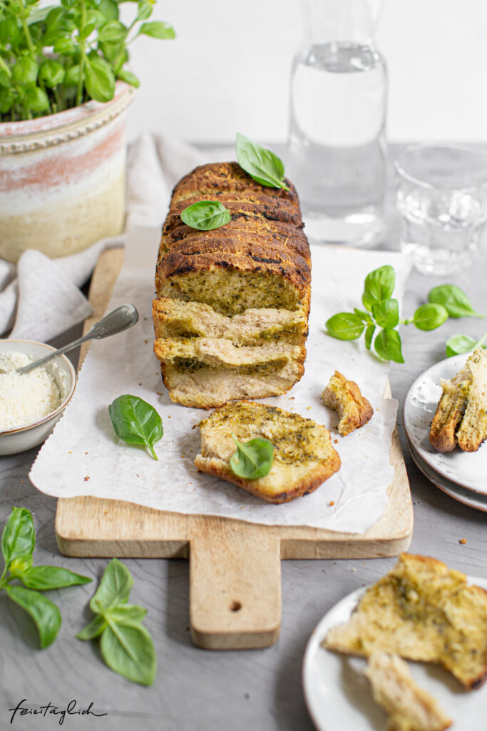 Pesto-Zupfbrot mit Sauerteig – ein Faltenbrot, perfekt für jede Party, Rezept