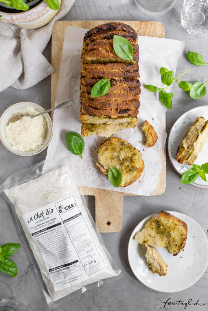Pesto-Zupfbrot mit Sauerteig – ein Faltenbrot, perfekt für jede Party, Böcker Le Chef Sauerteig