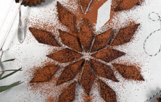 Weihnachtsbäckerei: Rezept für schnelle Kakao-Kardamom-Rauten, bestes Schoko Shortbread (auch glutenfrei & industriezuckerfrei)