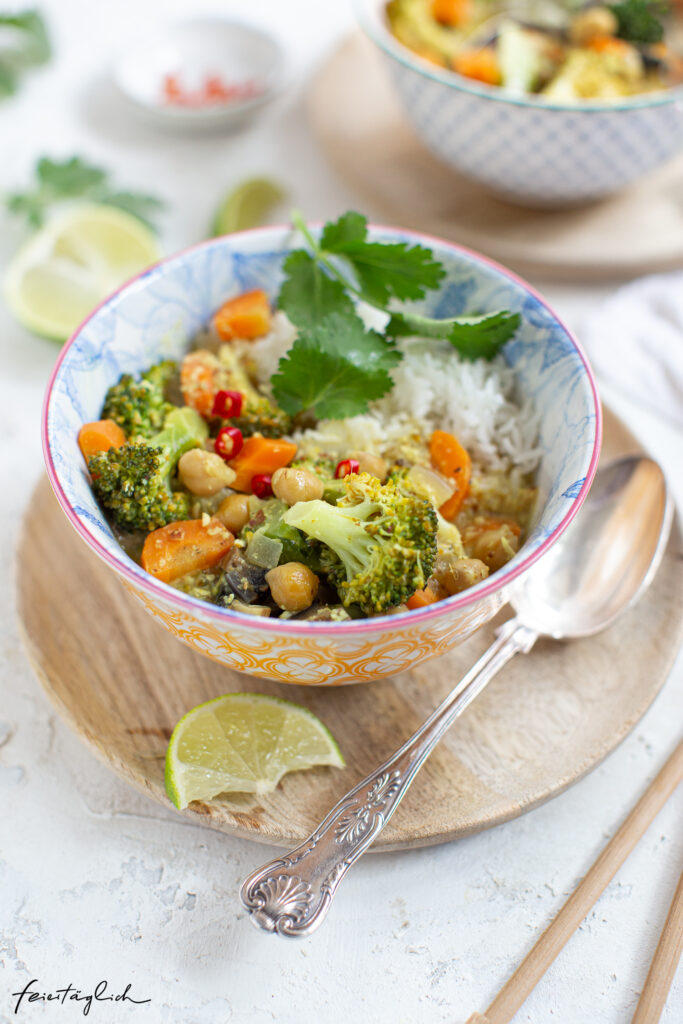 Kunterbuntes (was ihr so im Gemüsefach habt) veganes Gemüse-Kichererbsen-Curry