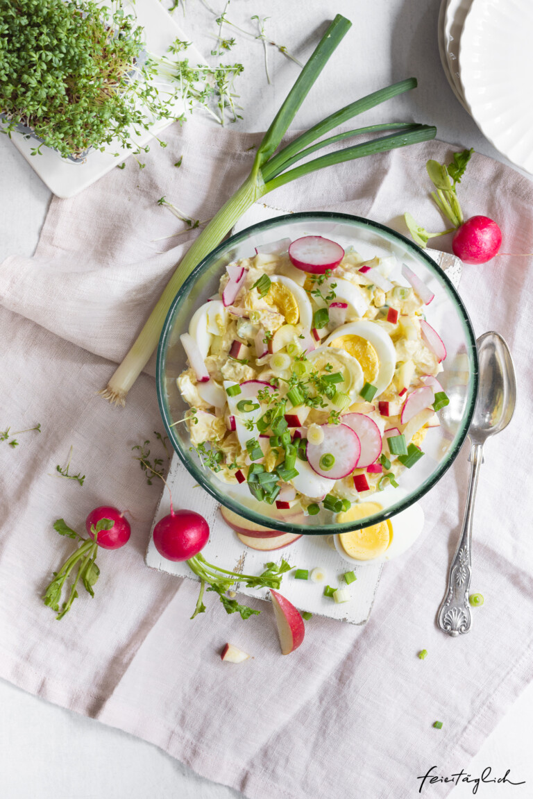 Frühlingshafter Eiersalat mit Radieschen &amp; Apfel - feiertäglich foodblog