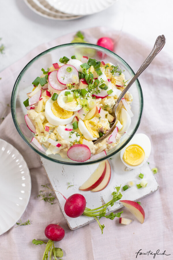 Frühlingshafter Eiersalat mit Radieschen &amp; Apfel - feiertäglich foodblog