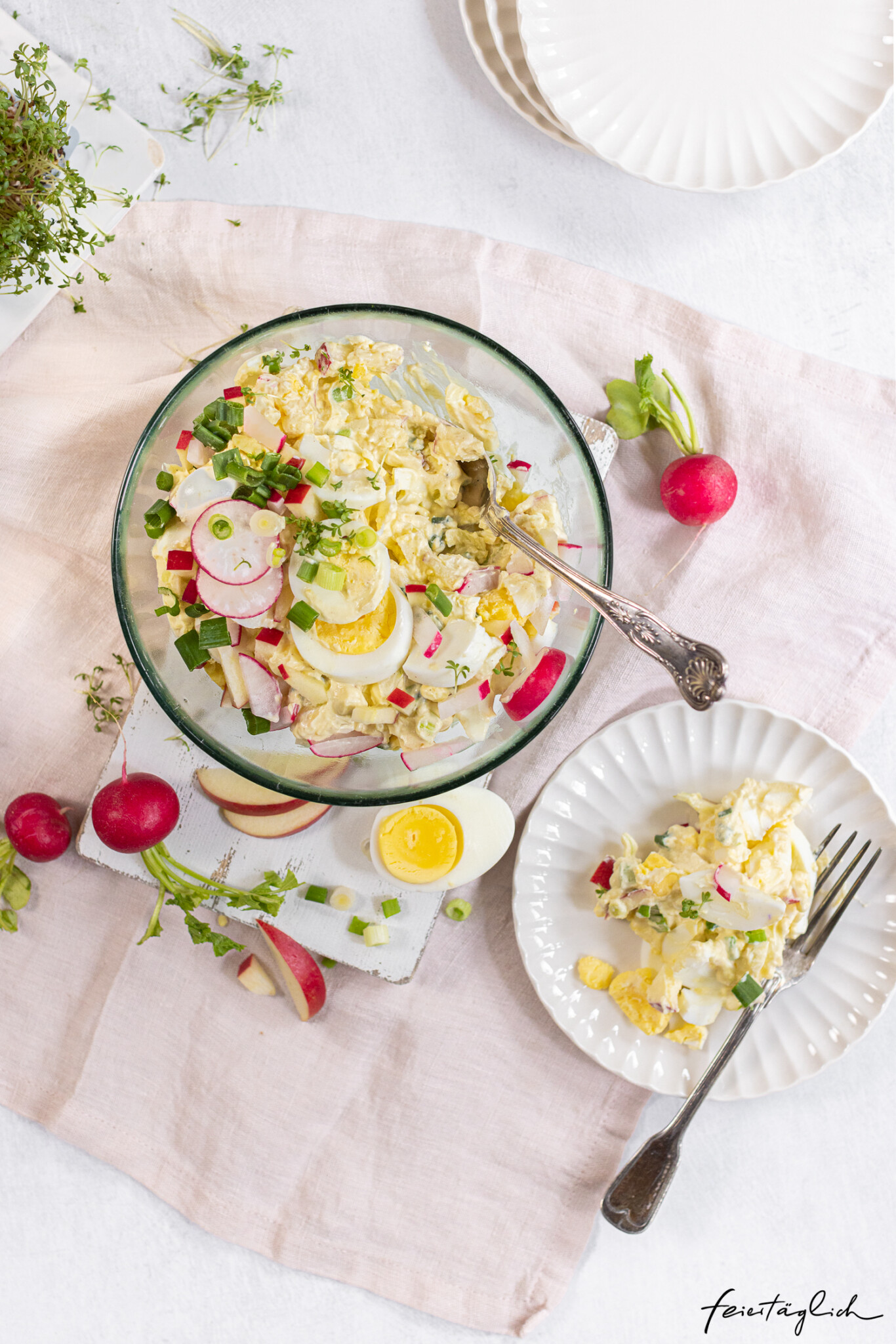 Frühlingshafter Eiersalat mit Radieschen &amp; Apfel - feiertäglich foodblog