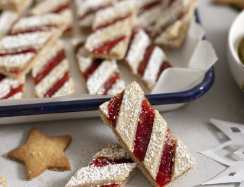 Rezept für zarte Linzer Streifen, einfache & schnelle Plätzchen im Zuckerstangen Look – Weihnachtsbäckerei