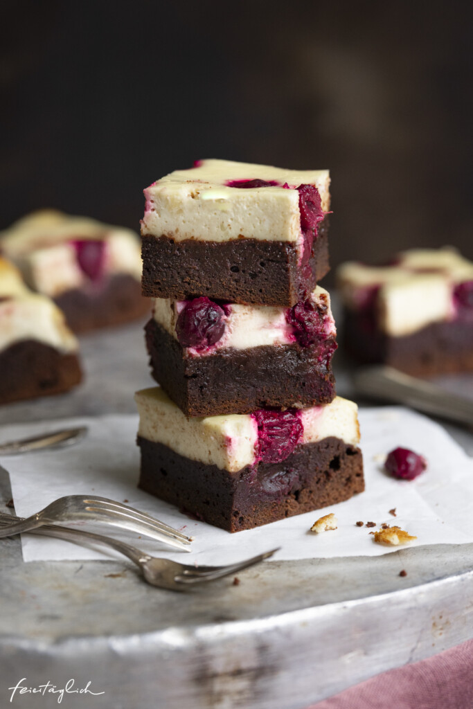 Cherry Cheesecake Brownies – schokoladigster Schokokuchen trifft auf Käsekuchen mit Kirschen, Rezept