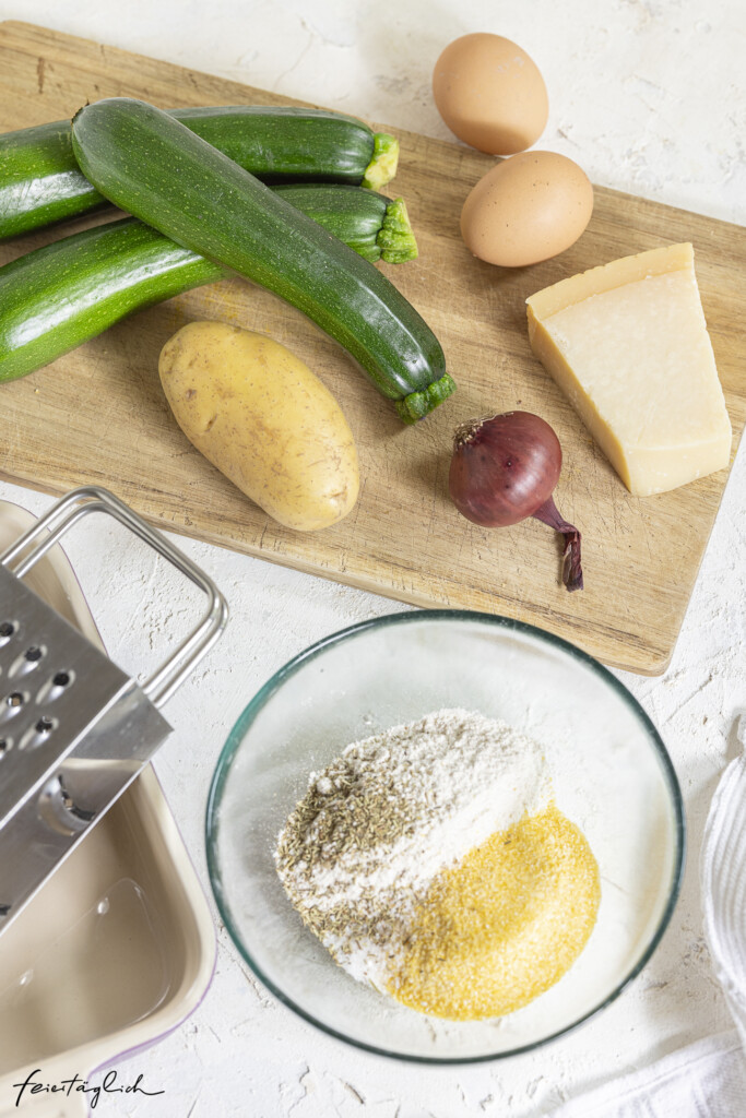 Zucchini Scarpaccia - Schneller toskanischer Zucchinikuchen, Italienisches Rezept mit Zucchini, Kartoffeln, Parmesan, vegetarisch, schnell & einfach, fix auf dem tisch