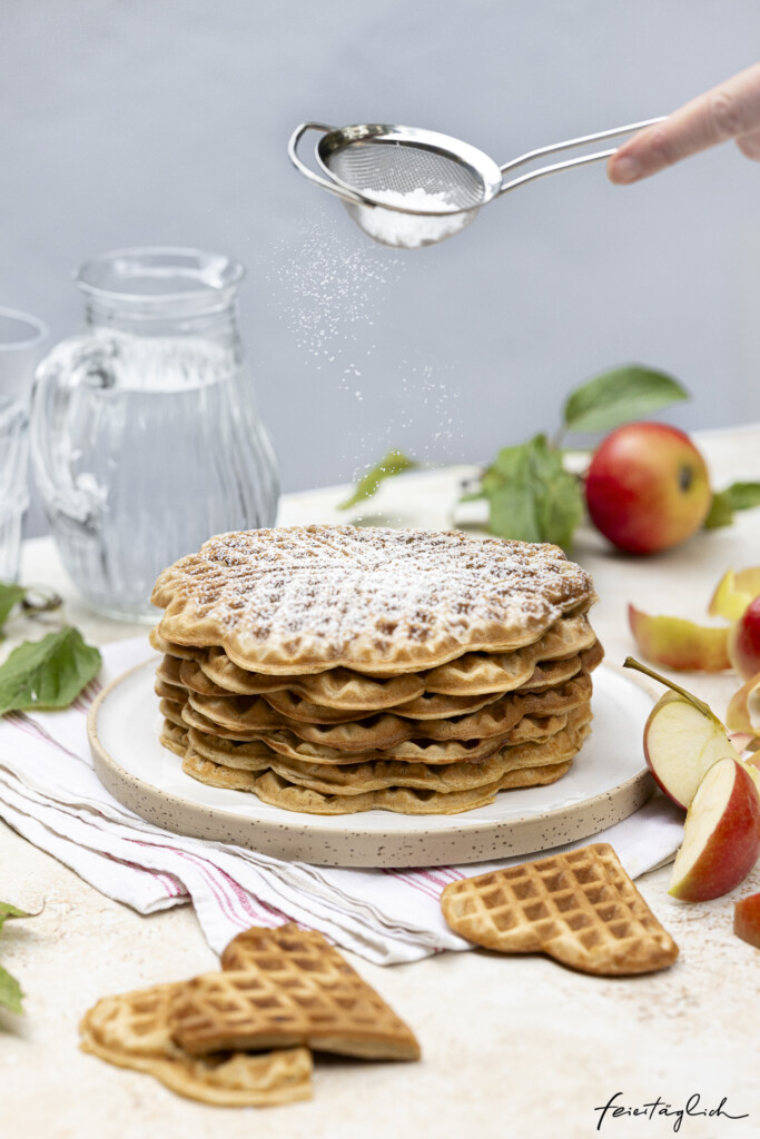 Apfel-Waffeln – so saftig, lecker & natürlich-süß