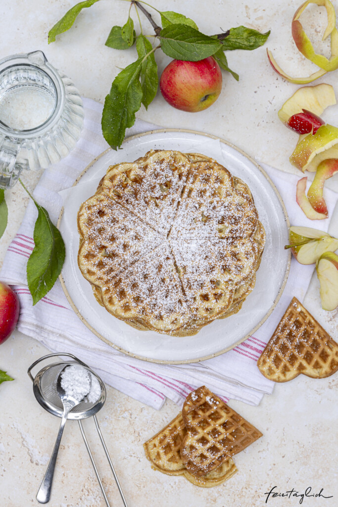 Apfel-Waffeln – so saftig, lecker & natürlich-süß